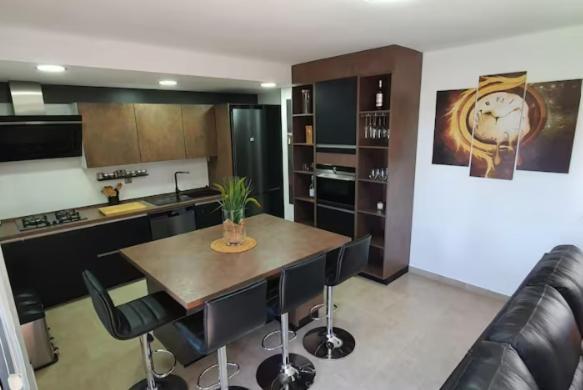 Séjour chez l'habitant Sunhouse - Hermoso Atico En El Pueblo - Aire Acondicionado Y Bbq Area
